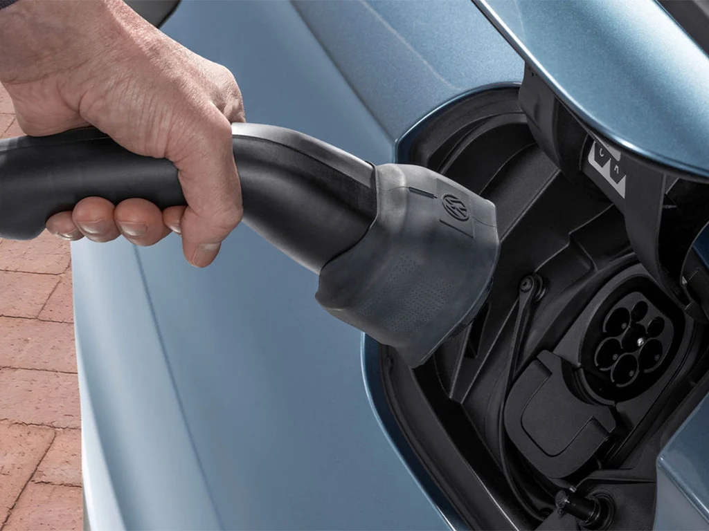 AdobeStock 493384995 Elektromobilität Februar