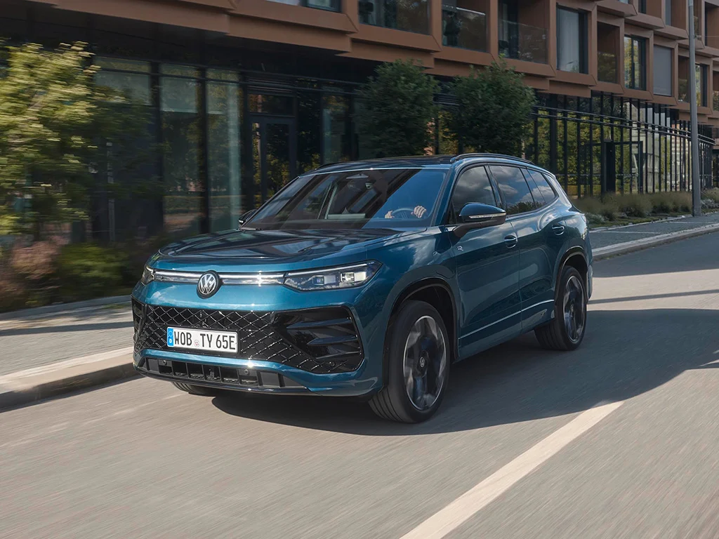 VW Tayron 1024x768 blaues Fahrzeug